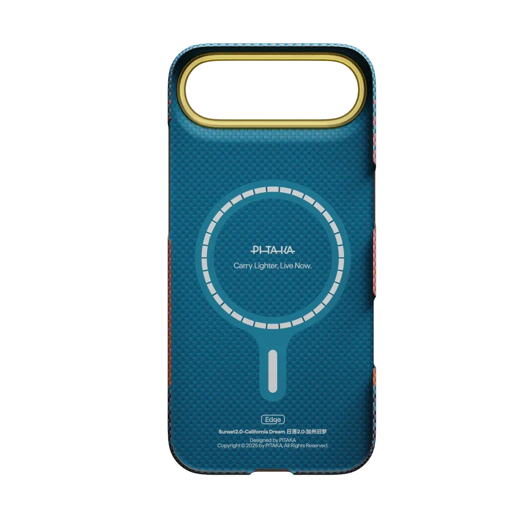 Custodia per telefono Pitaka blu con ritaglio per fotocamera dorato e anello MagSafe bianco.