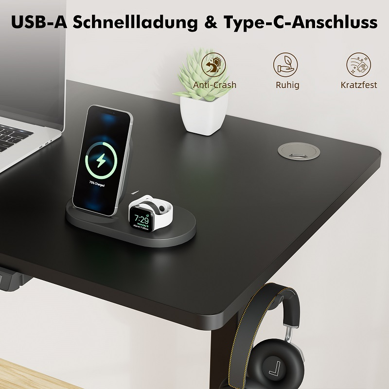 Schwarzer Schreibtisch mit Ladestation, Smartphone, Smartwatch, kleinen Sukkulenten und Kopfhörern.