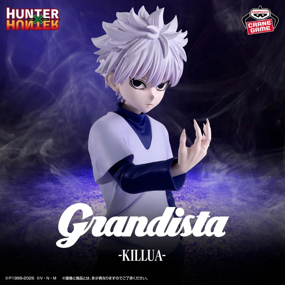 Killua-Figur aus Hunter x Hunter, weißes Haar, blaue Kleidung, rauchiger Hintergrund.