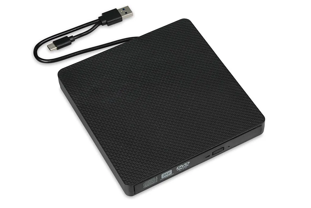 Ein tragbares schwarzes externes DVD-Laufwerk mit strukturierter Oberfläche und einem angeschlossenen USB-Kabel.