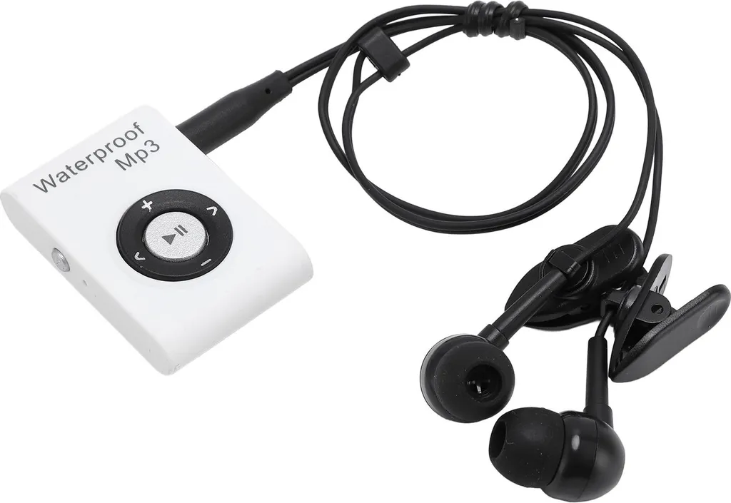 Ein weißer, wasserdichter MP3-Player mit schwarzen Kopfhörern und Clips auf weißem Hintergrund.