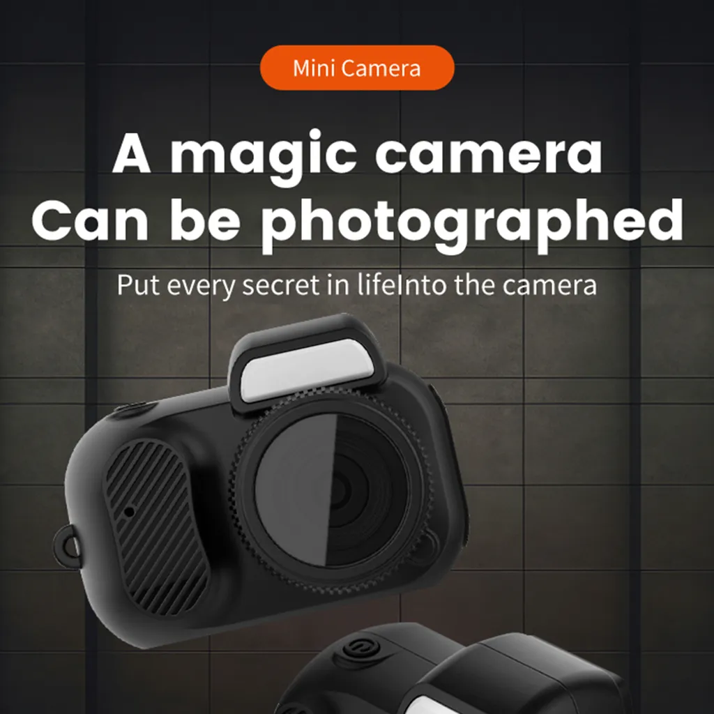 Eine kleine schwarze Mini-Kamera vor dunklem Hintergrund mit Texten wie A magic camera.