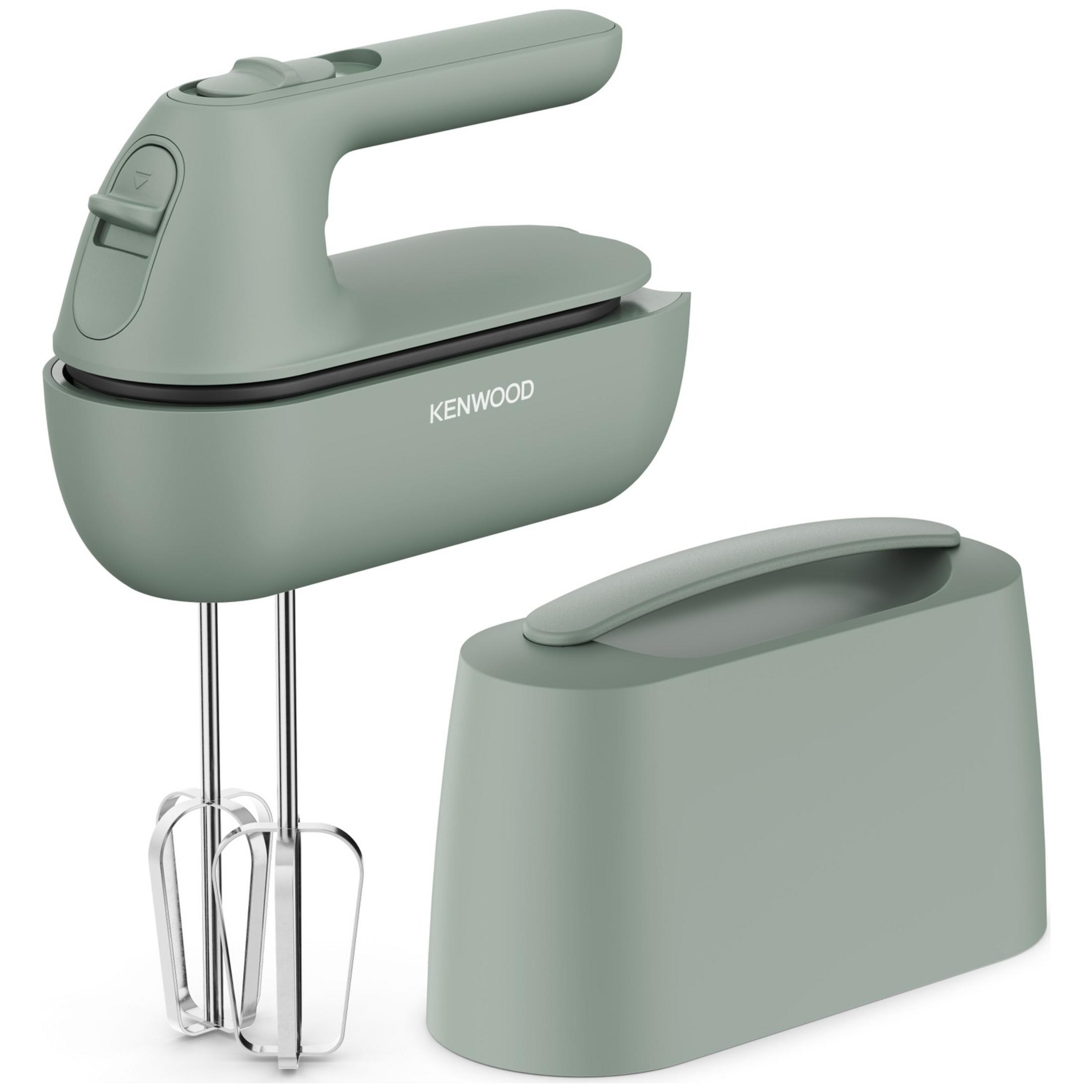 Sbattitore elettrico Kenwood verde salvia con due fruste in metallo e custodia coordinata su fondo bianco.