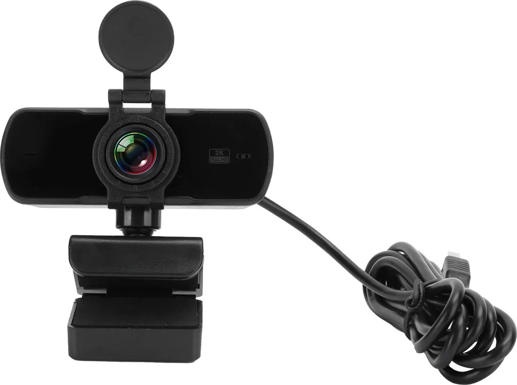 Schwarze 2K-Webcam mit montiertem Stativ und einem zusammengerollten USB-Kabel.