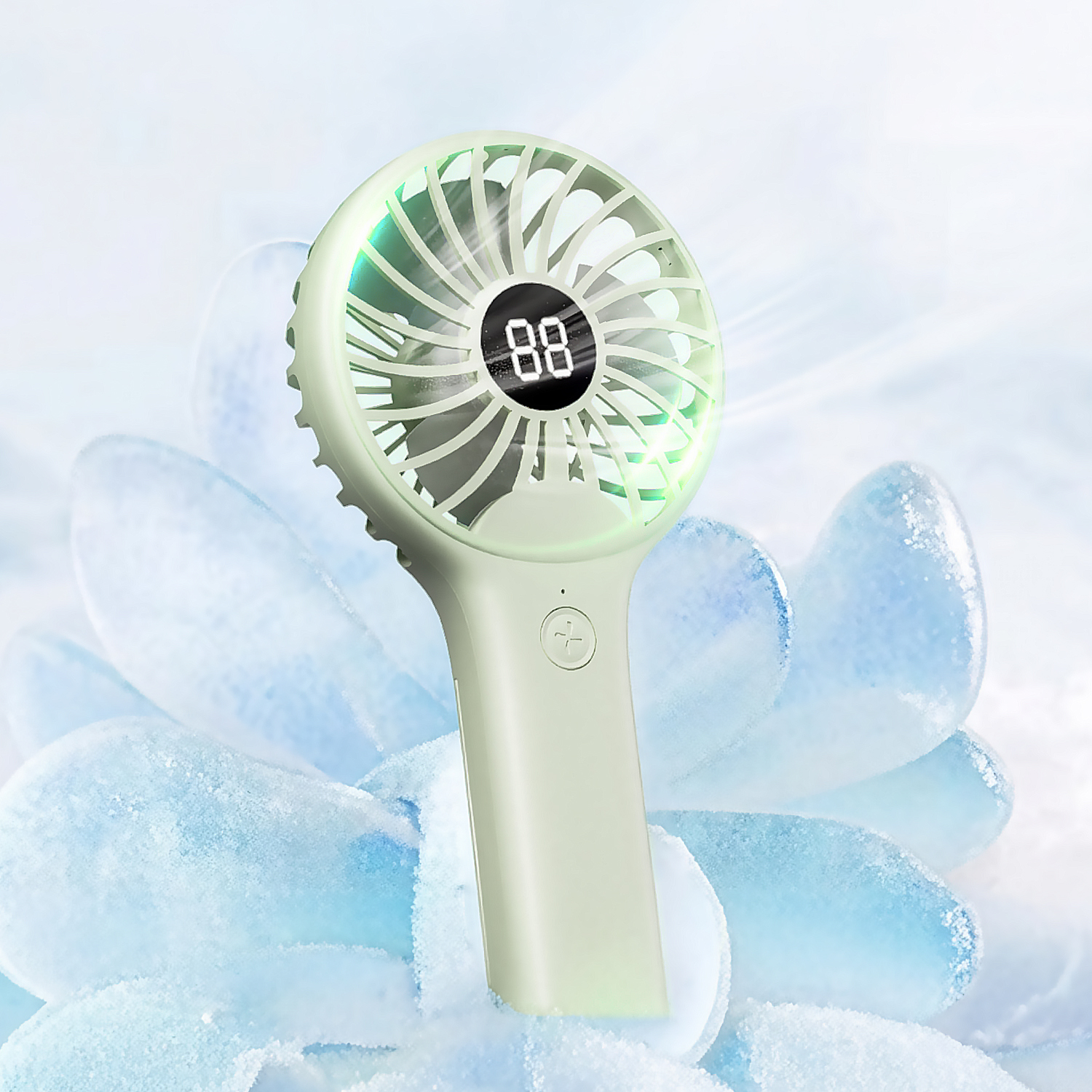 Un ventilador de mano verde claro con pantalla digital que muestra 88, sobre fondo de cristal azul hielo.