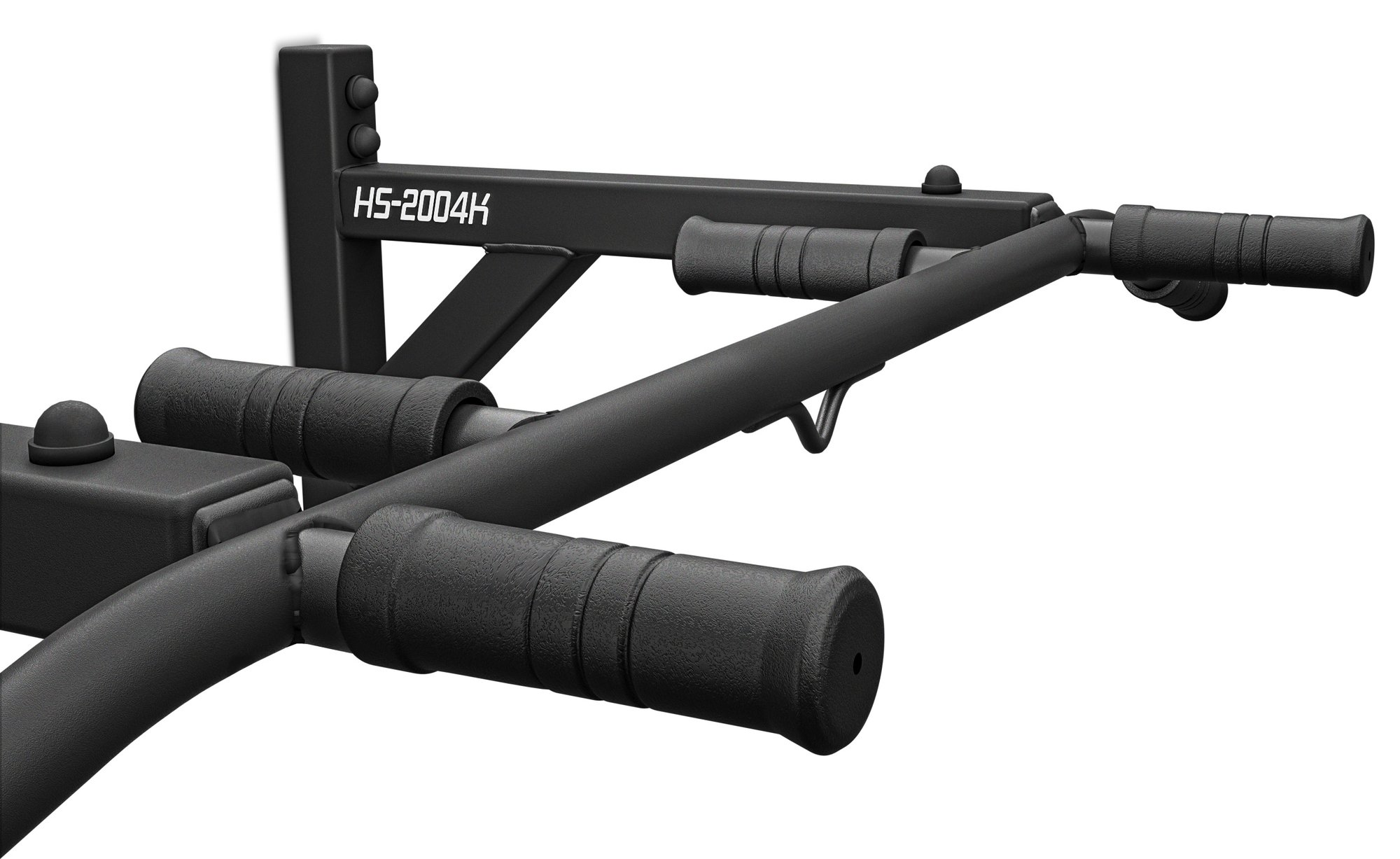 Schwarze Wand-Klimmzugstange mit mehreren Griffpositionen und weißem Modellaufdruck gegen einen weißen Hintergrund.