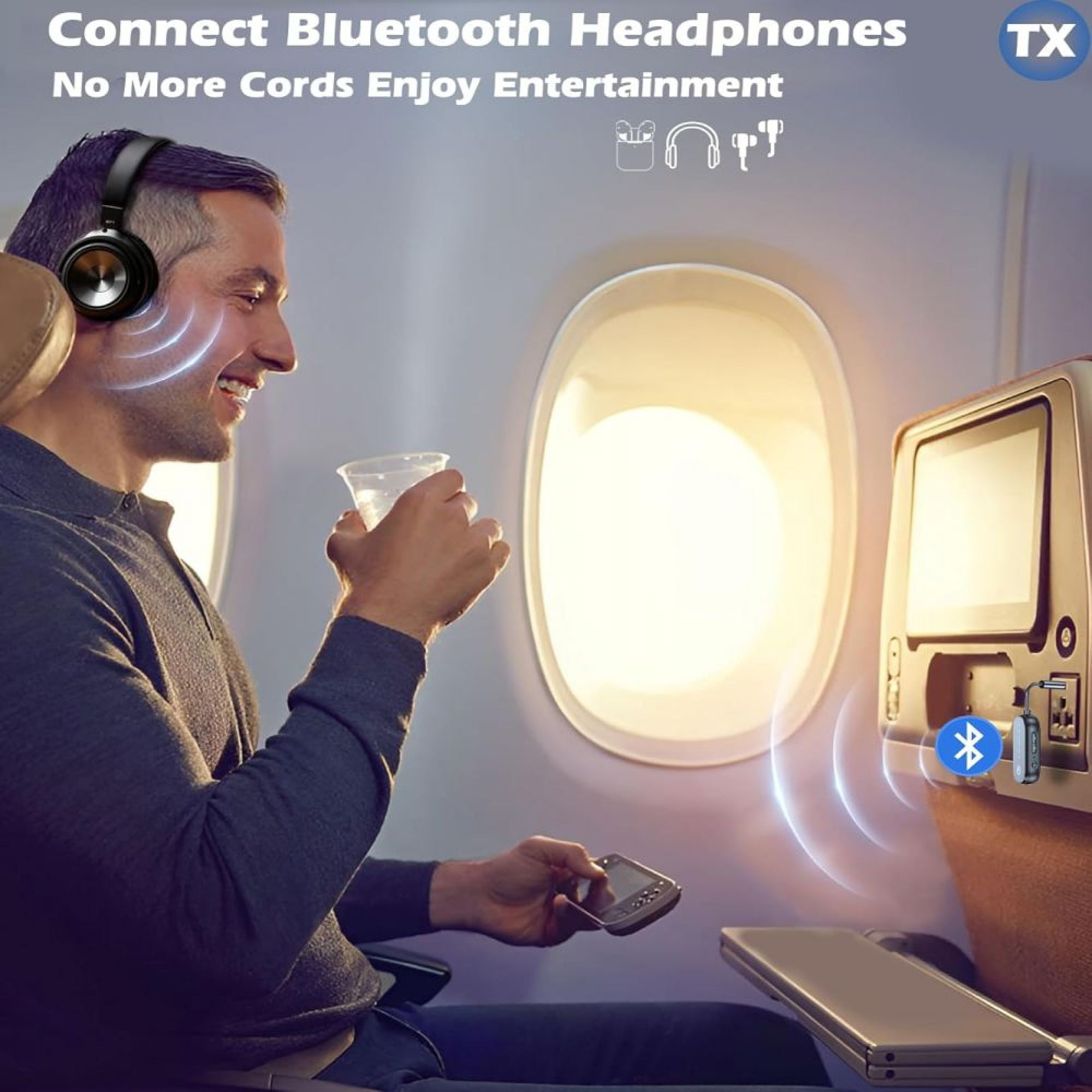 Ein Mann im Flugzeug nutzt kabellose Bluetooth-Kopfhörer, um den Bildschirm zu verbinden.