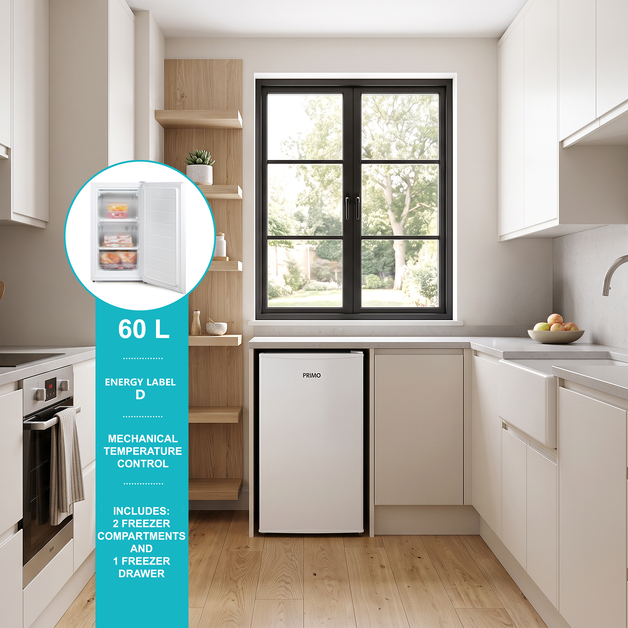 Moderne weiße Küche mit Primo-Gefrierschrank, Holzböden und Fenster mit Blick ins Grüne.