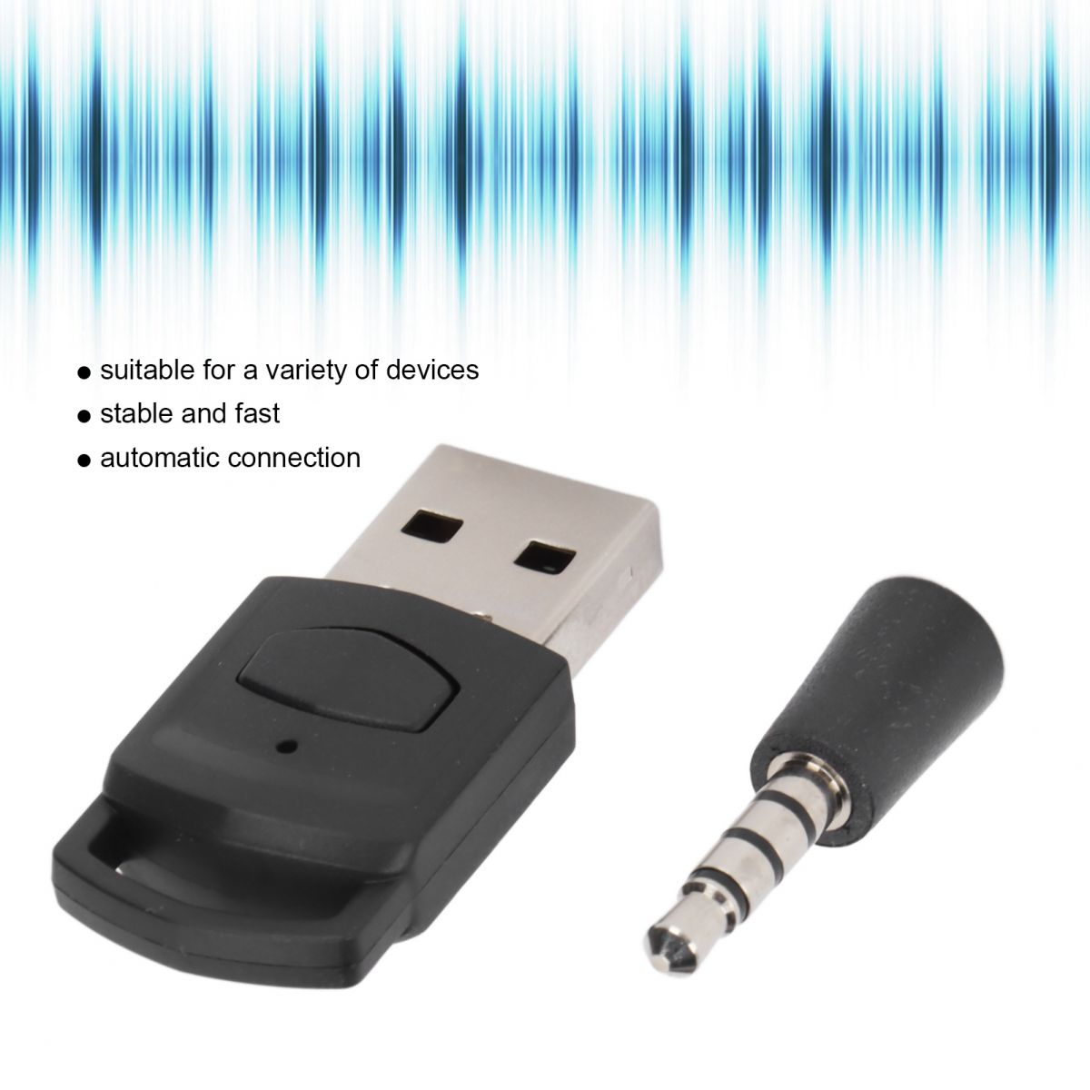 Ein schwarzer USB-Adapter und ein kleiner Audiostecker vor blauem Hintergrund mit Tonwellen.