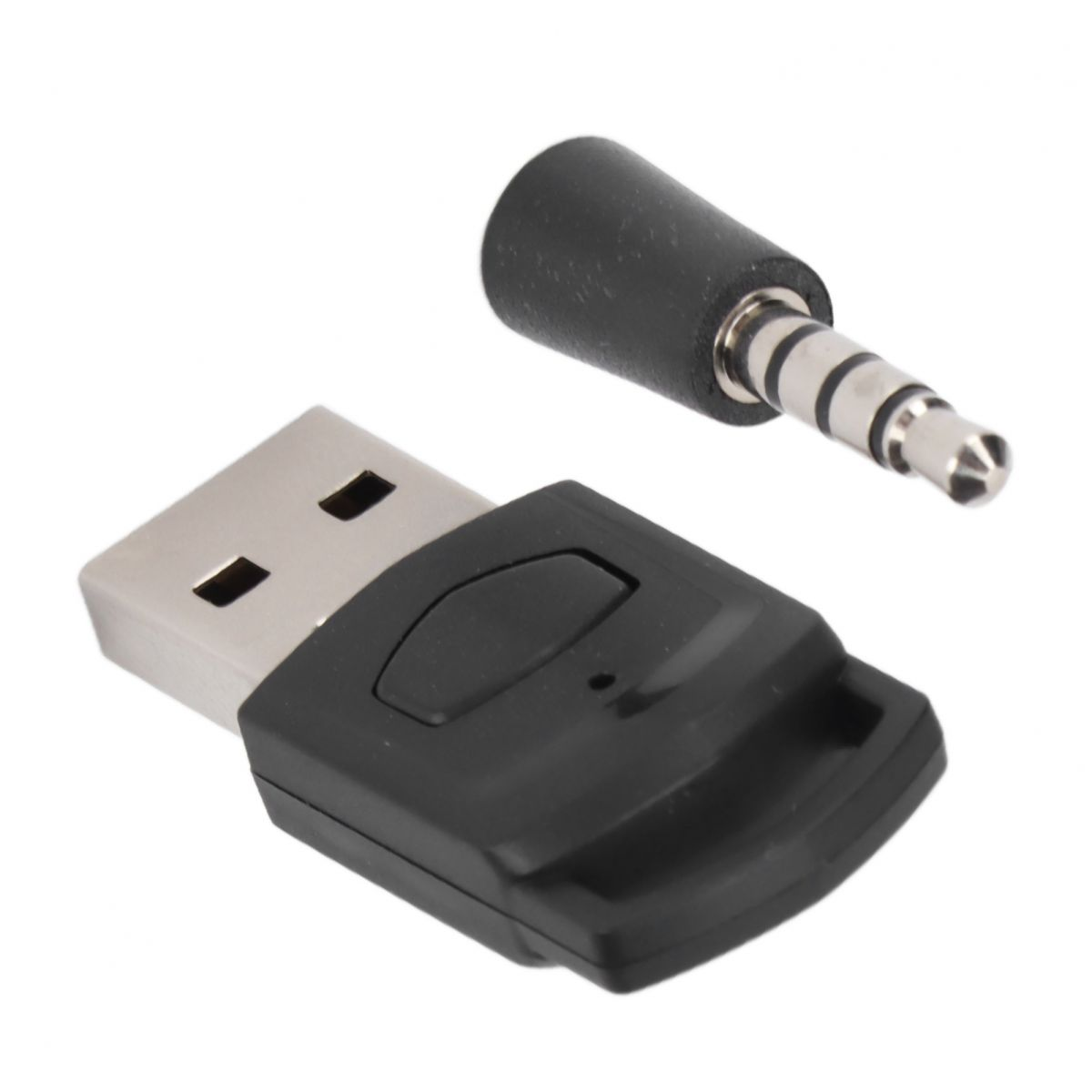 Ein schwarzer USB-Stick und ein kleiner Klinkenstecker auf weißem Hintergrund.