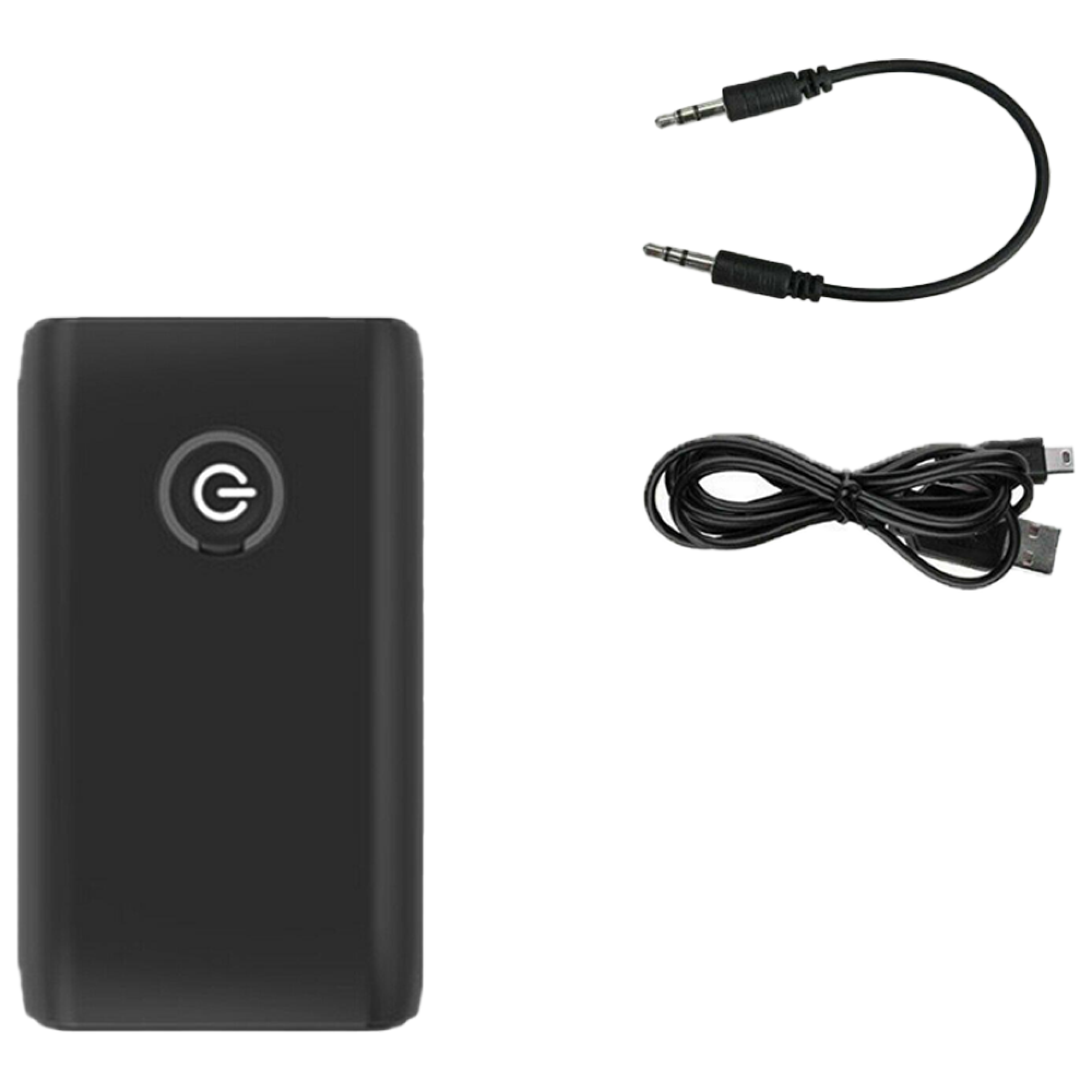 Eine schwarze Powerbank mit Einschaltknopf, ein Audiokabel und ein USB-Kabel vor weißem Hintergrund.