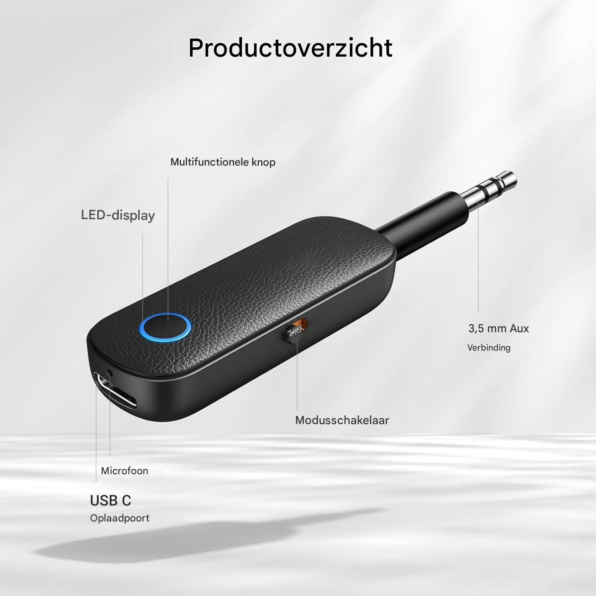 Produktübersicht eines schwarzen Bluetooth-Adapters mit LED, AUX-Stecker, Schalter, Mikrofon und USB-C-Anschluss.