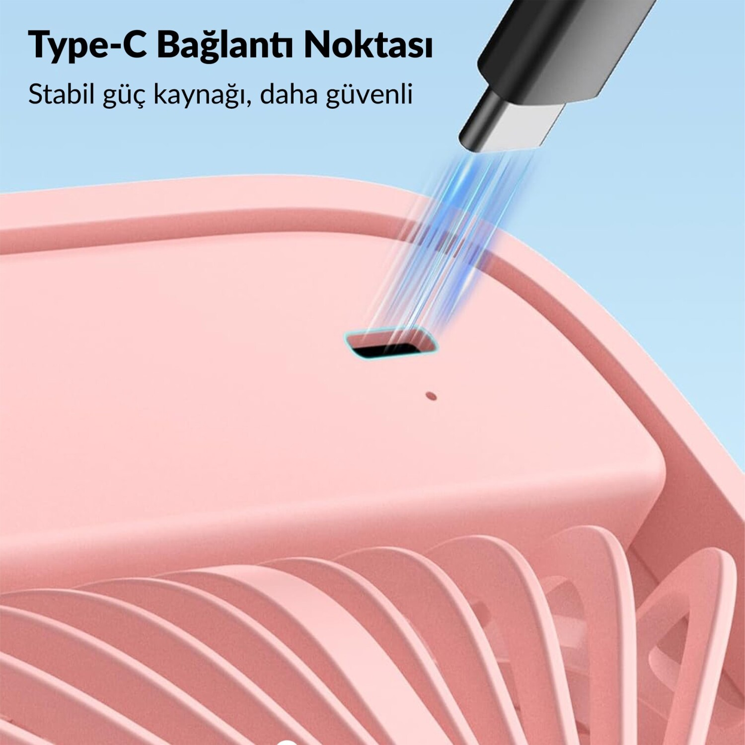 Pembe bir cihazın şarj portuna bağlanan bir Tip-C kablosu.