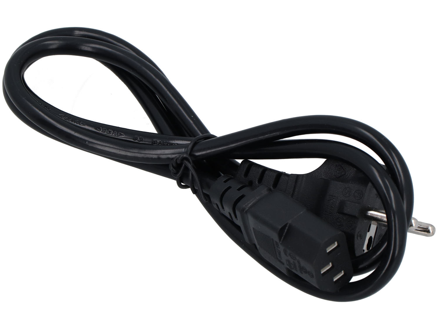 Zwinięty czarny kabel zasilający z wtyczką i złączem na białym tle.