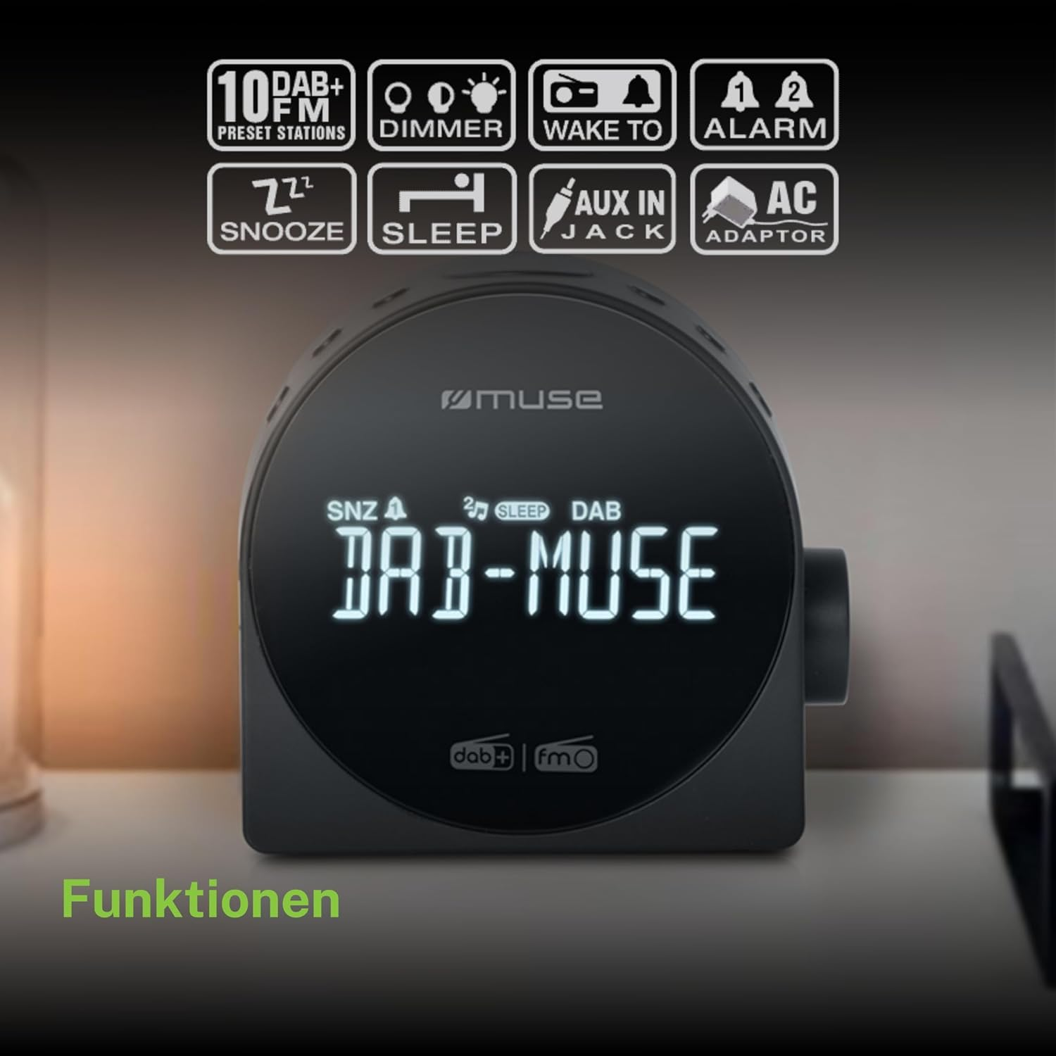 Ein schwarzer Muse Digitalradio-Wecker mit Icons darüber, die Funktionen wie Senderspeicher, Dimmer und Alarm zeigen.