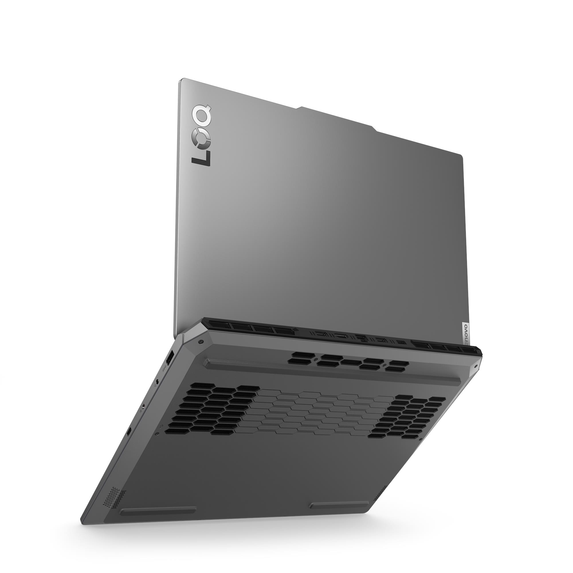 Havalandırma delikleri ve bağlantı noktaları görünen arkadan görünüm gri Lenovo LOQ dizüstü bilgisayar.
