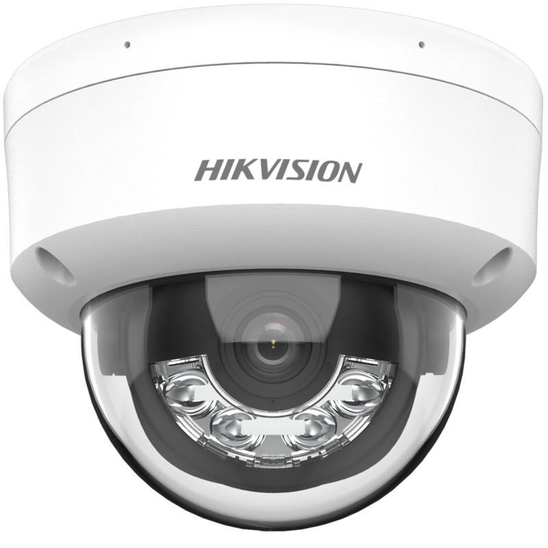 Kızılötesi LED'li ve renkli kubbeli beyaz bir Hikvision güvenlik kamerası.