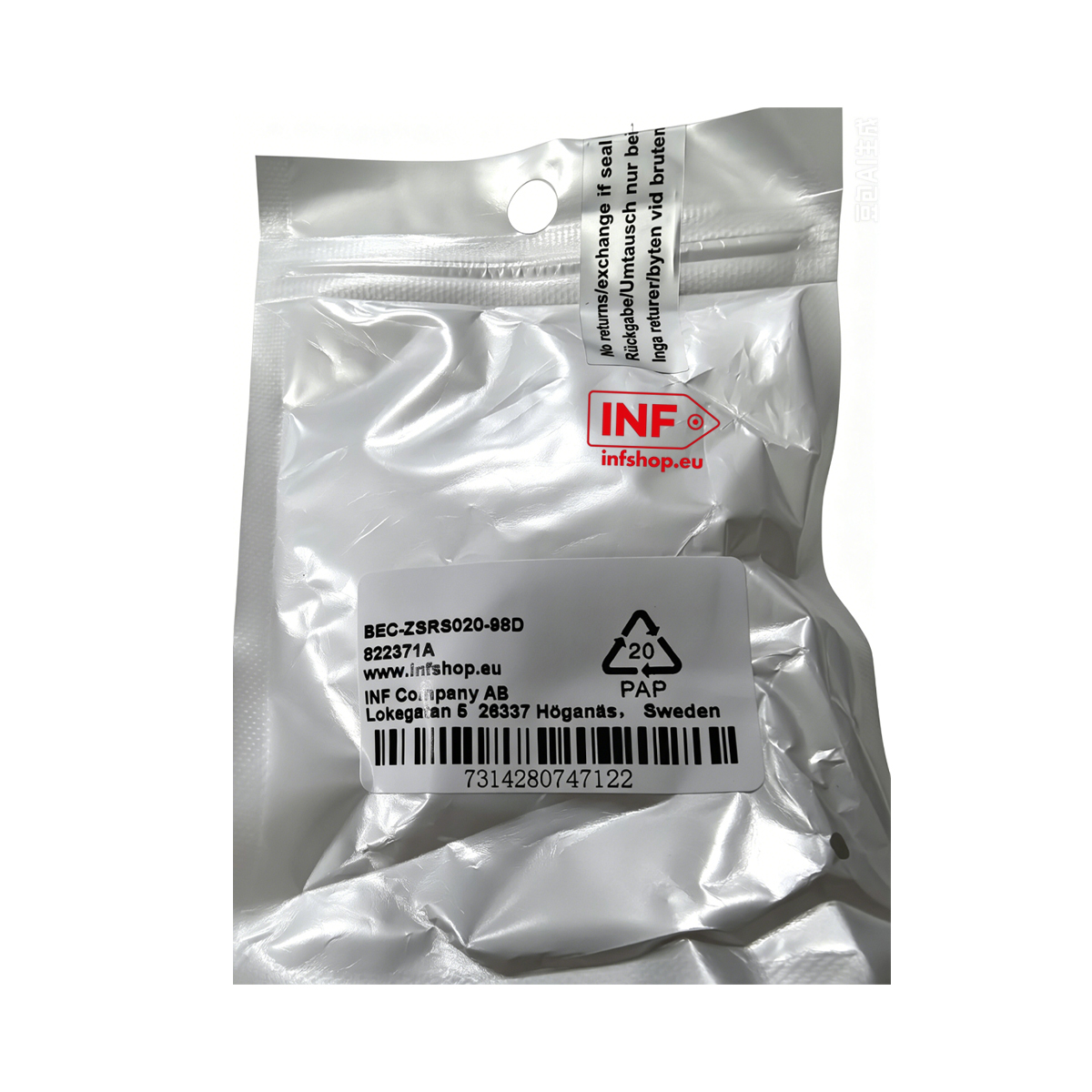 Ein weißer, versiegelter Plastikbeutel mit INF-Logo, einem Etikett, Barcode und Adresse auf weißem Hintergrund.