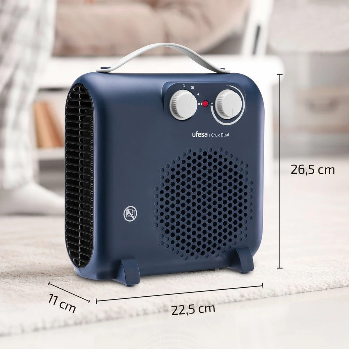 Termoventilatore compatto blu Ufesa con dimensioni e maniglia su tappeto chiaro.