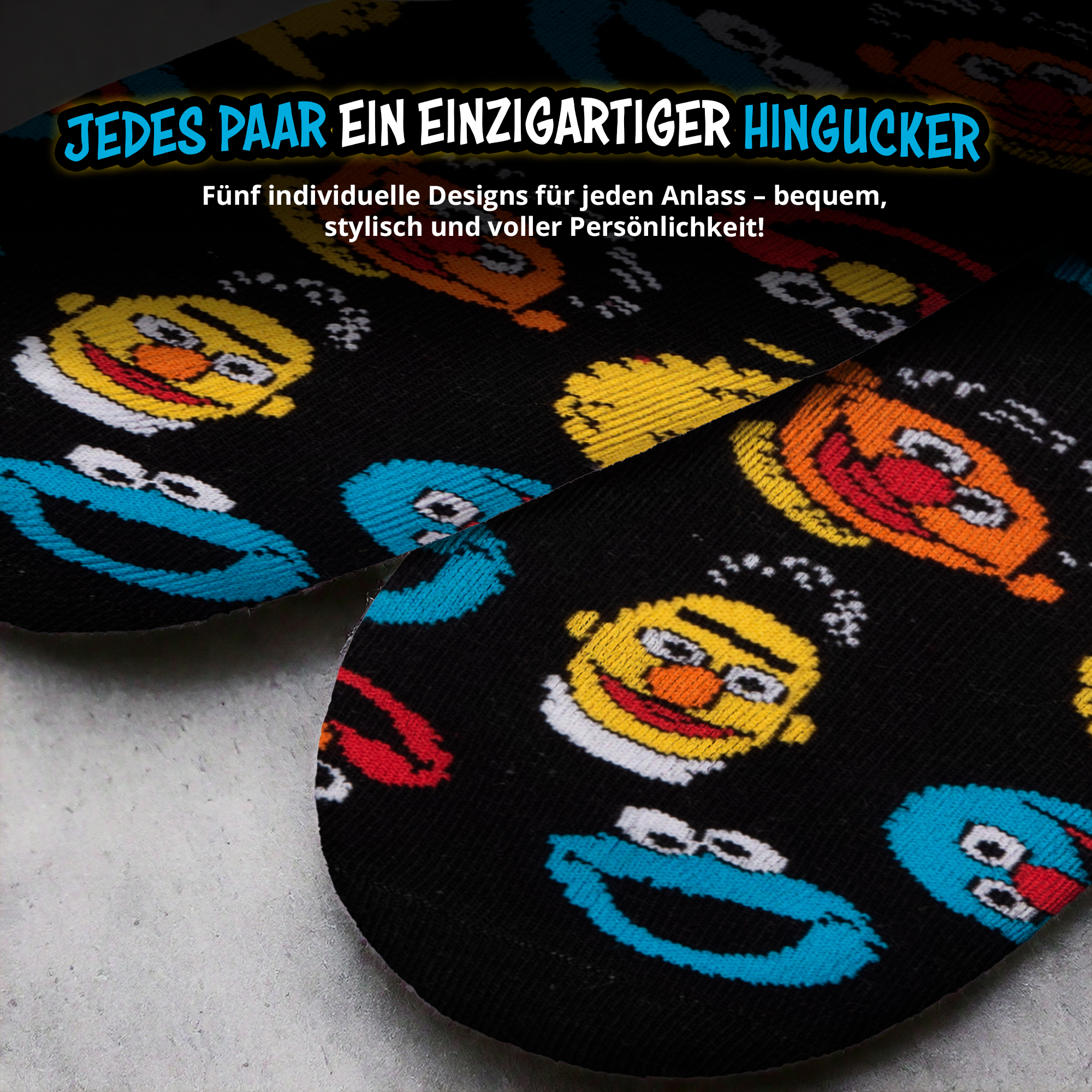 Schwarze Socken mit bunten Zeichentrickgesichtern von Sesamstraße-Charakteren.