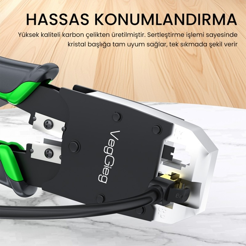Ethernet kablosunu sıkıştıran siyah ve yeşil VegGieg sıkma aleti.