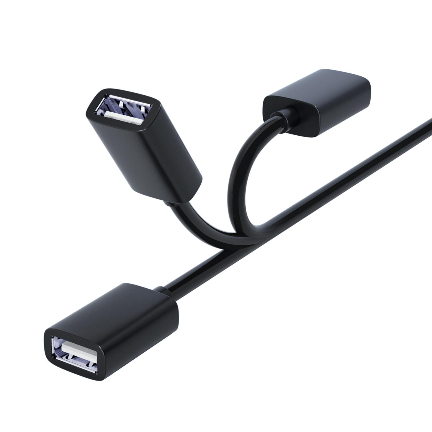 Beyaz arka planda üç uçlu siyah bir USB çoklayıcı kablo.