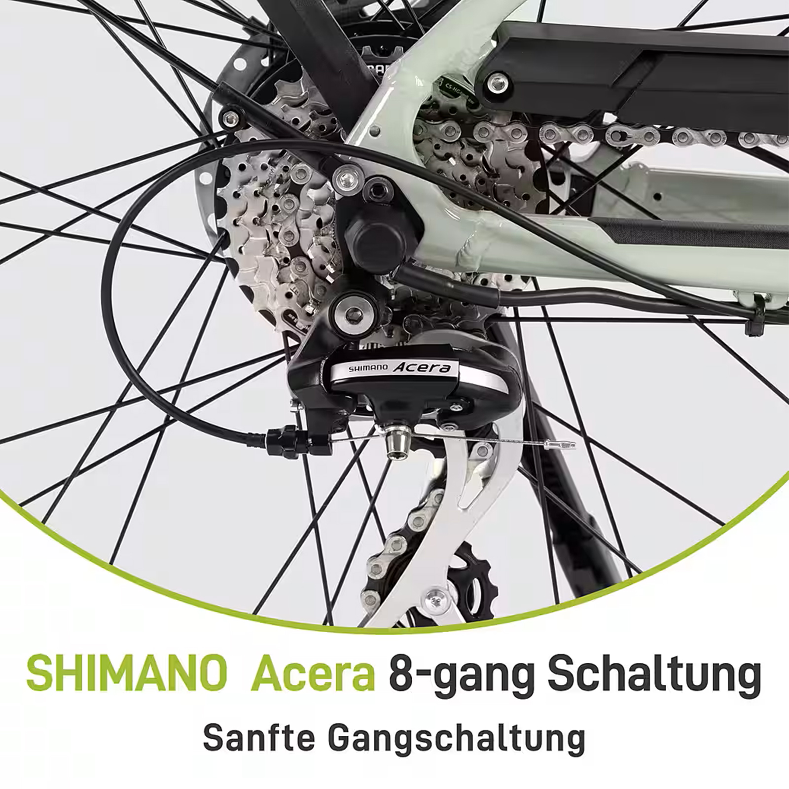 Nahaufnahme eines Shimano Acera 8-Gang-Fahrradschaltwerks und der Gänge an einem hellgrünen Rahmen.