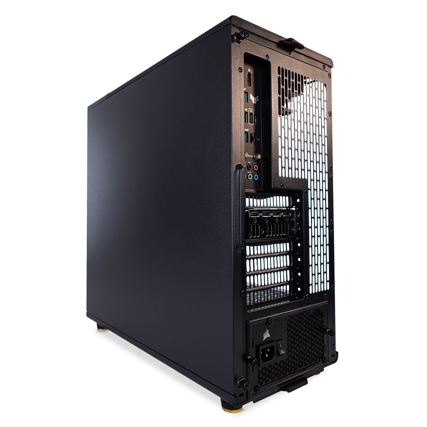 Rückseite eines schwarzen Desktop-PC-Gehäuses mit E/A-Anschlüssen, Lüftungsgittern, Erweiterungssteckplätzen und Netzteil.