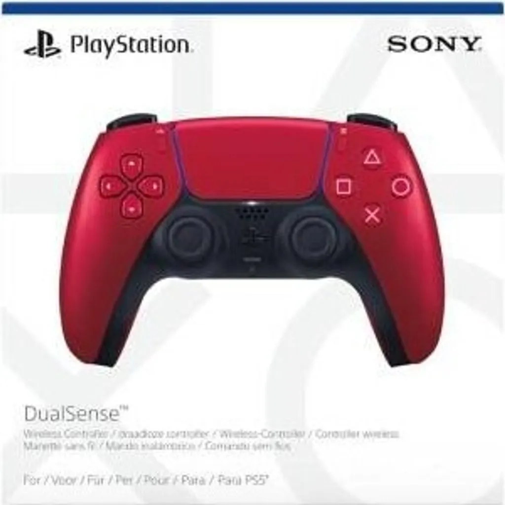 Ein roter PlayStation 5 DualSense Wireless-Controller vor einer weißen Produktverpackung mit Sony-Branding.