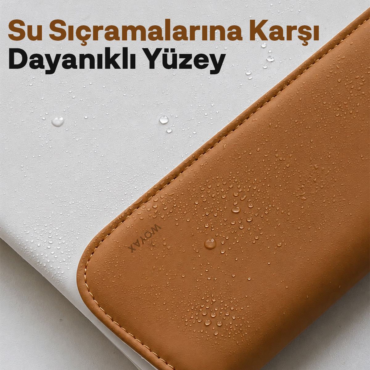 Kahverengi deri yüzey ve metin içeren açık renkli arka plan üzerinde su damlaları.