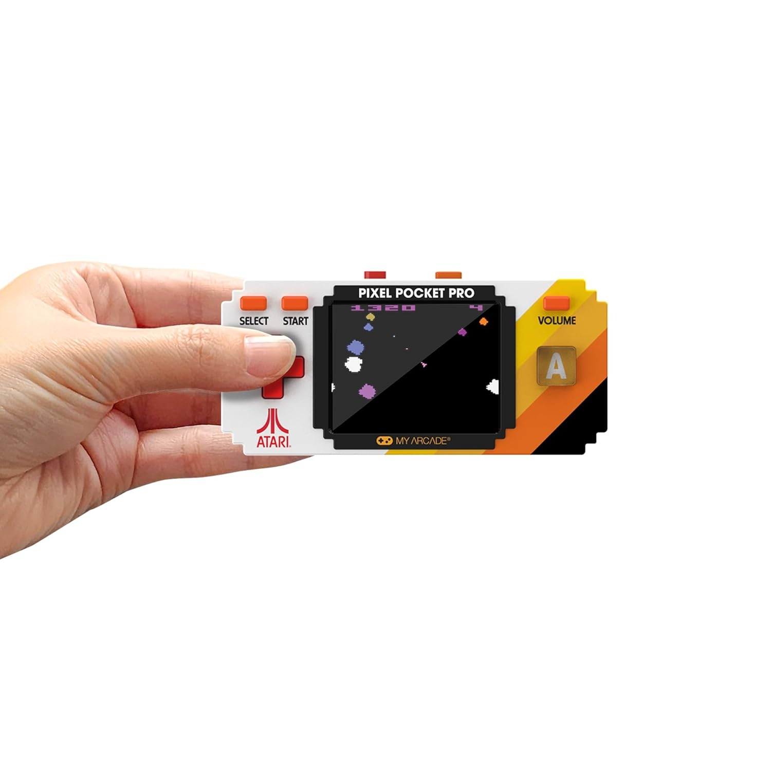 Eine Hand hält eine weiße Pixel Pocket Pro Handheld-Spielekonsole mit Atari-Logo.