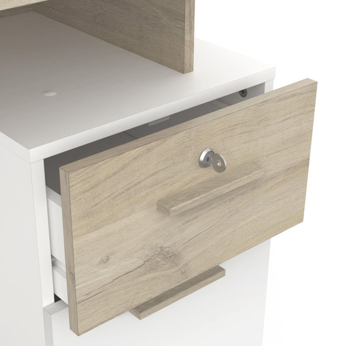 Ein weißer Schrank mit geöffneter Holzmaserungsschublade, einem Schloss mit Schlüssel und einem Holzgriff.