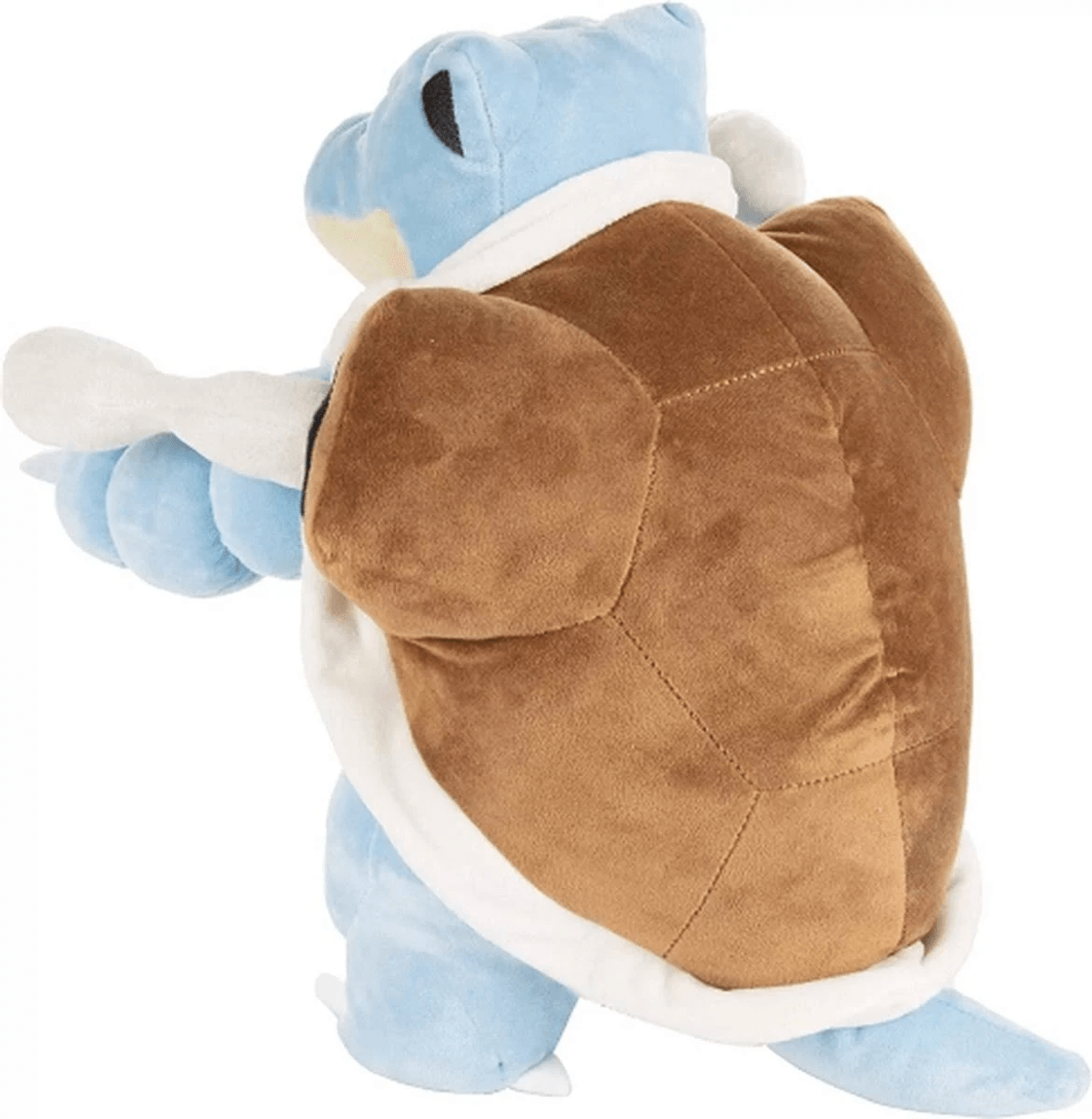 Une peluche bleue de Tortank avec une carapace marron sur le dos et des bras blancs, vue de dos sur fond blanc.