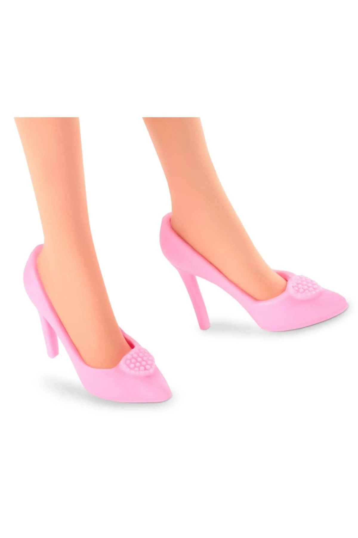 Gambe di bambola che indossano tacchi alti rosa con fiocco su fondo bianco.