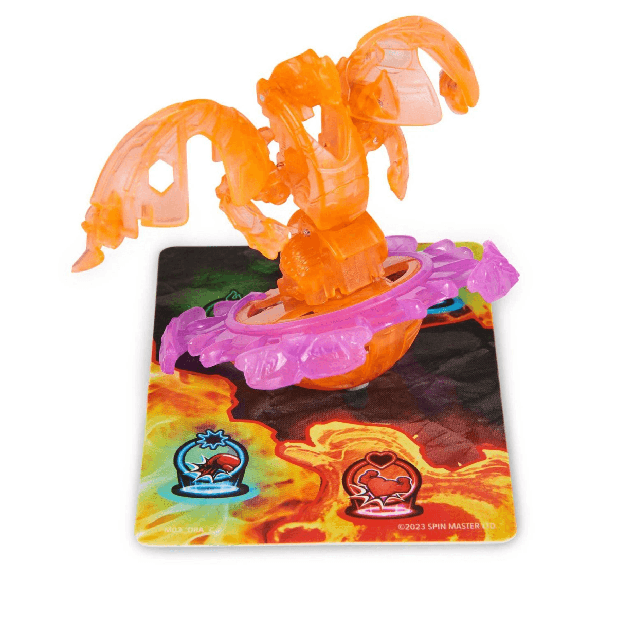 Un drago giocattolo arancione traslucido si trova su una carta colorata con disegni di fiamme.