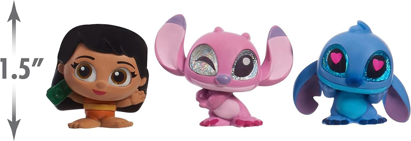 Drei kleine Disney-Figuren: Ein Mädchen mit schwarzem Haar, eine pinke Stitch-Figur und eine blaue Stitch-Figur mit Herzen in den Augen.