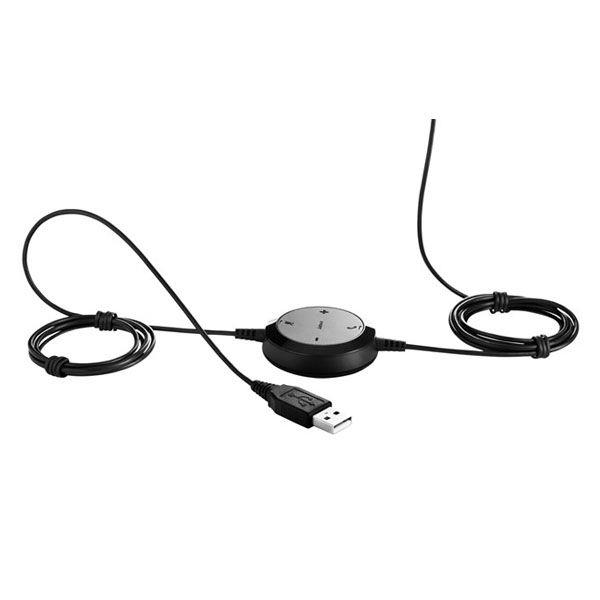 Beyaz arka planda sarılmış siyah kablolara ve USB konektörüne sahip siyah kontrol ünitesi.