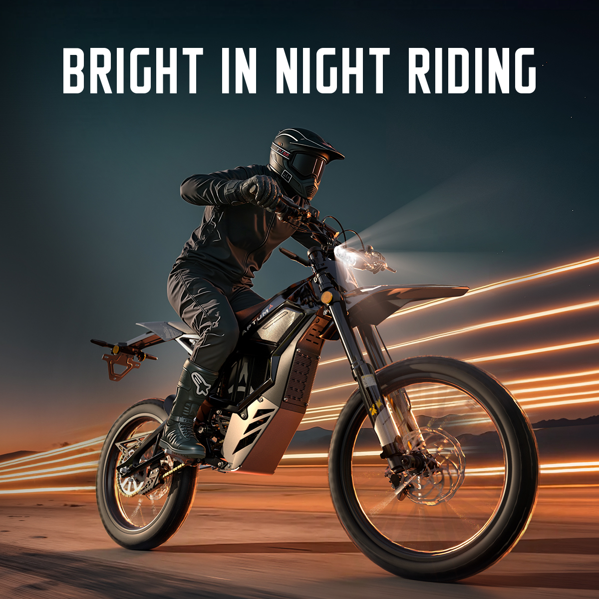 Motocyklista jedzie w nocy z jasnymi reflektorami i smugami światła w tle.