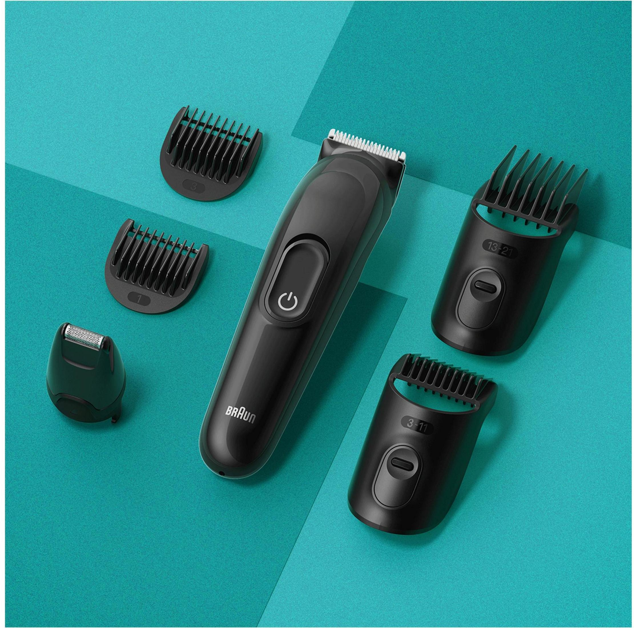 Regolabarba Braun nero con vari accessori su sfondo turchese.