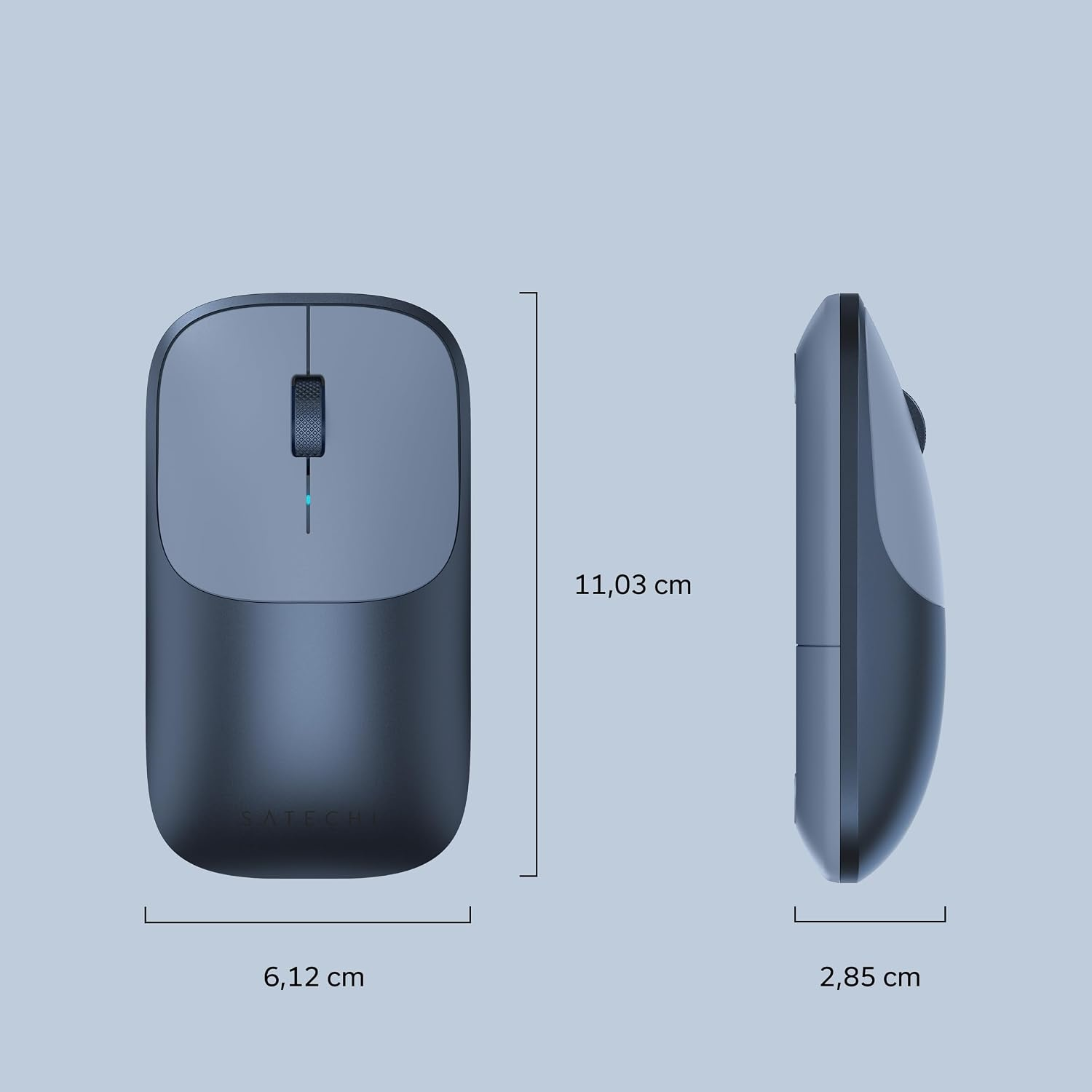 Blaue Satechi-Maus mit Maßen von 11,03 cm Höhe, 6,12 cm Breite und 2,85 cm Dicke.
