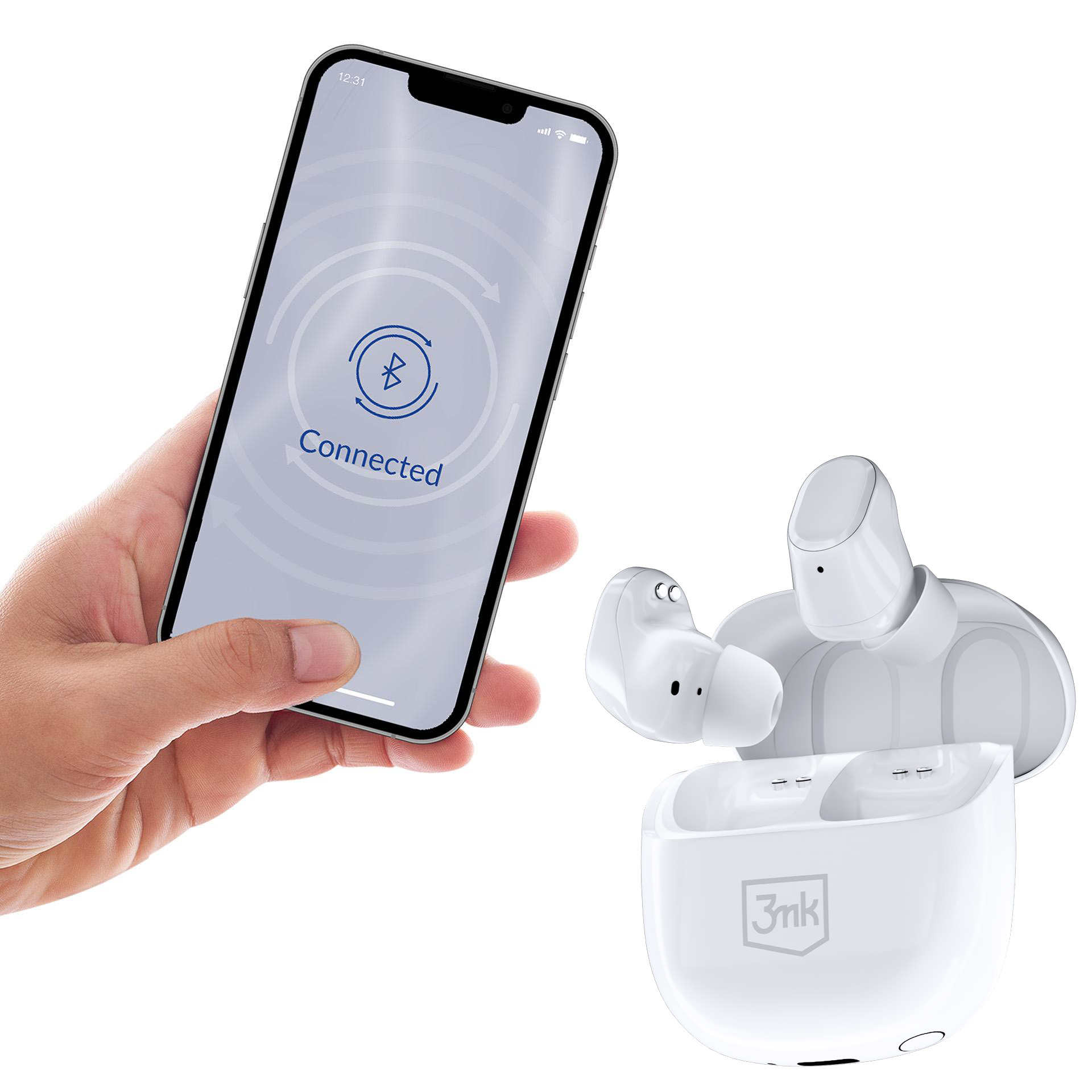 Ręka trzyma smartfon z ekranem połączenia Bluetooth obok białych słuchawek bezprzewodowych w etui.