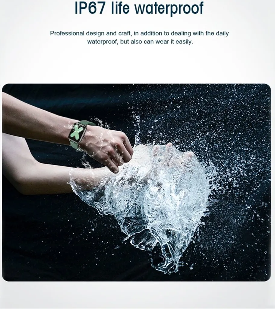 Eine Person mit einer Smartwatch spritzt Wasser vor dunklem Hintergrund.
