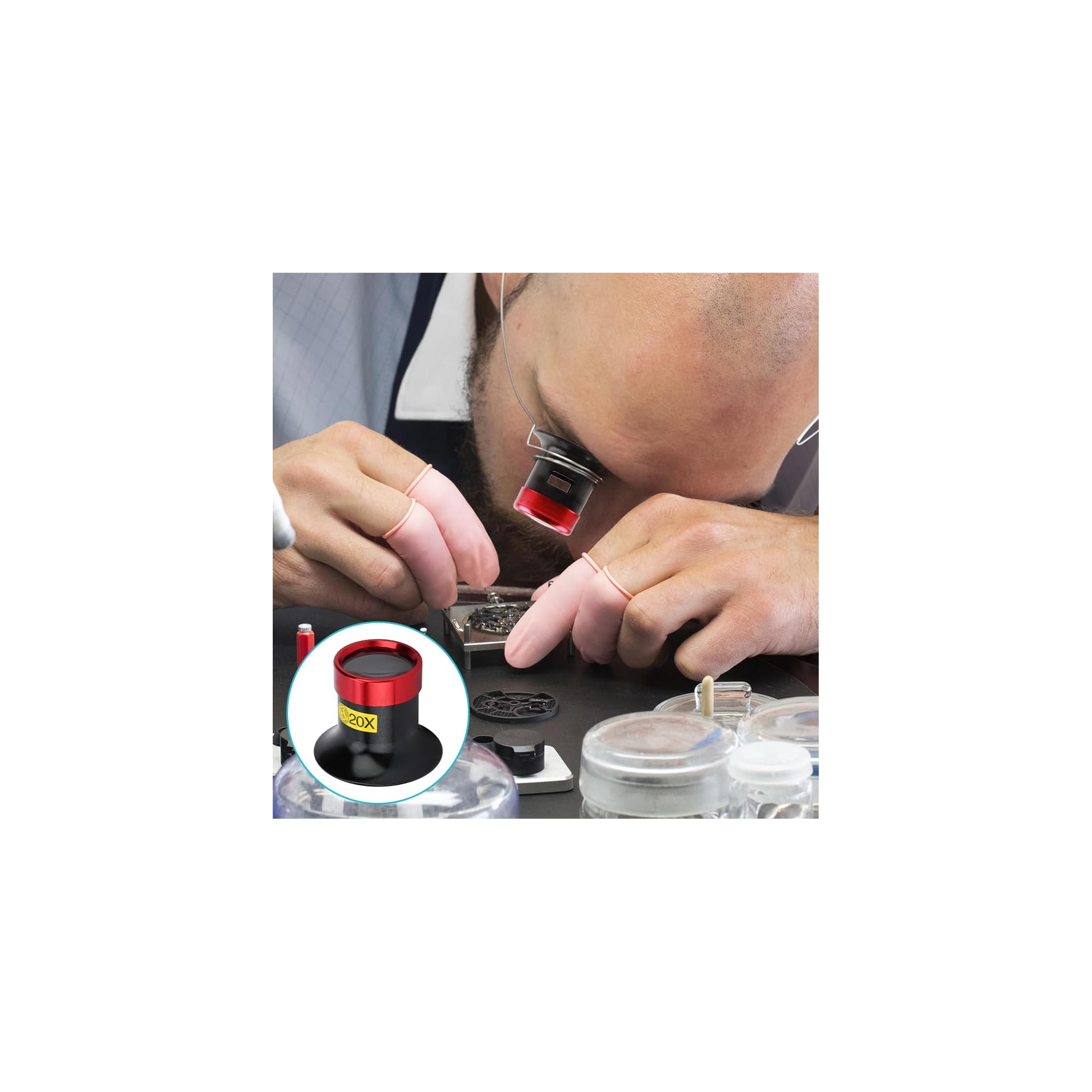 Uhrmacher bei der präzisen Reparatur mit einer 20x Lupe und Werkzeugen.