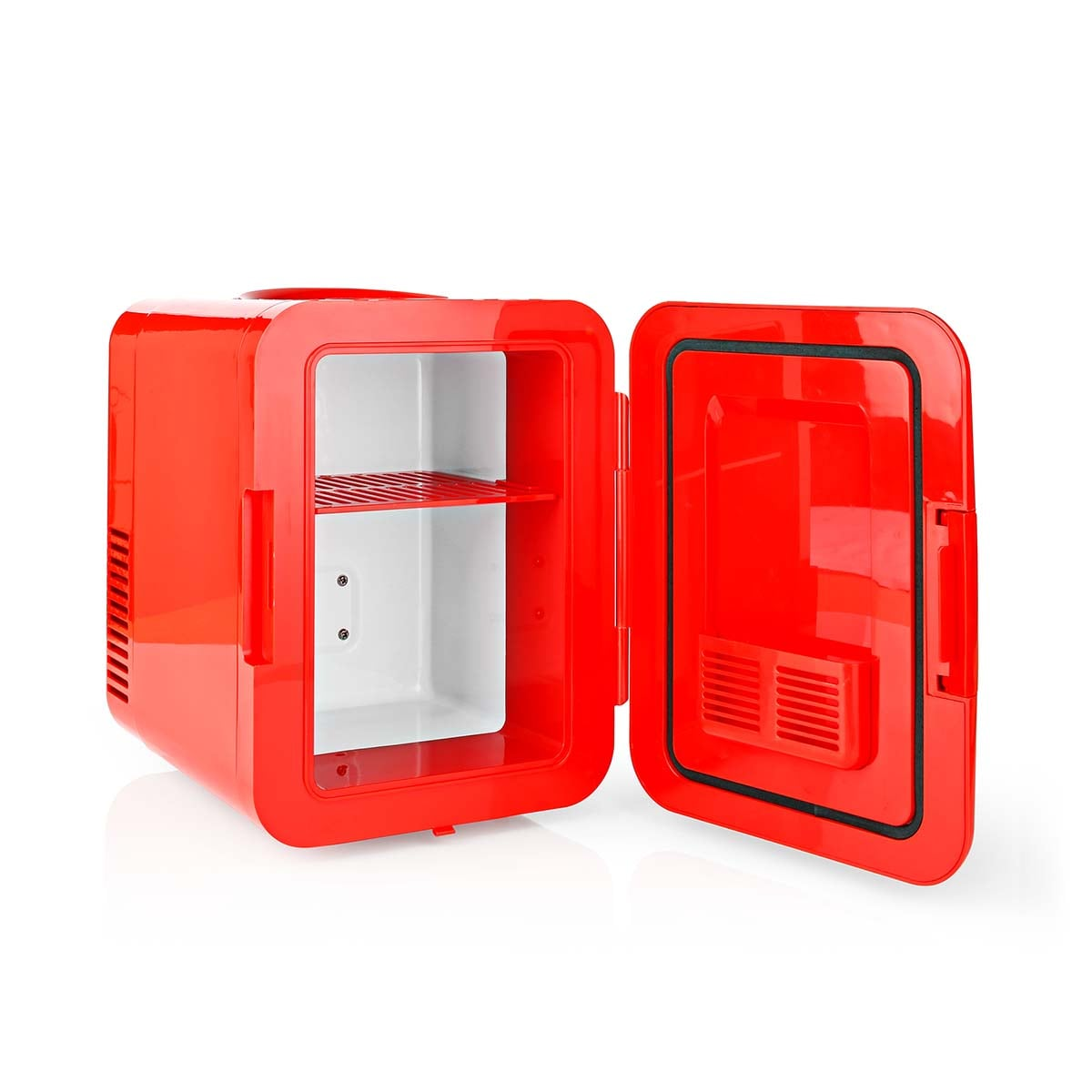 Piccolo minifrigo rosso con porta aperta e interno bianco con ripiano su sfondo bianco.