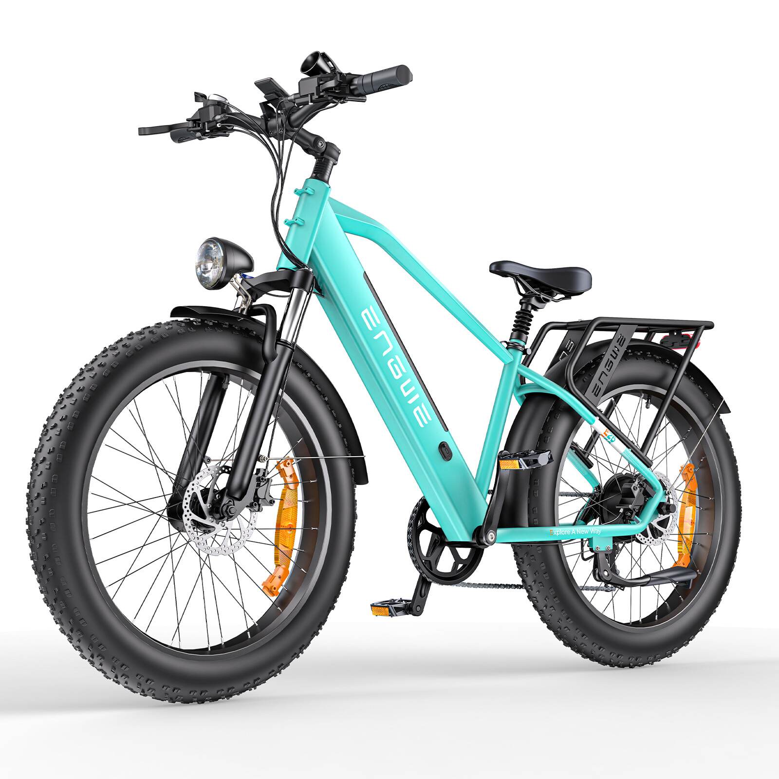 Bicicletta elettrica turchese con gomme larghe, componenti neri, faro anteriore e portapacchi su sfondo bianco.