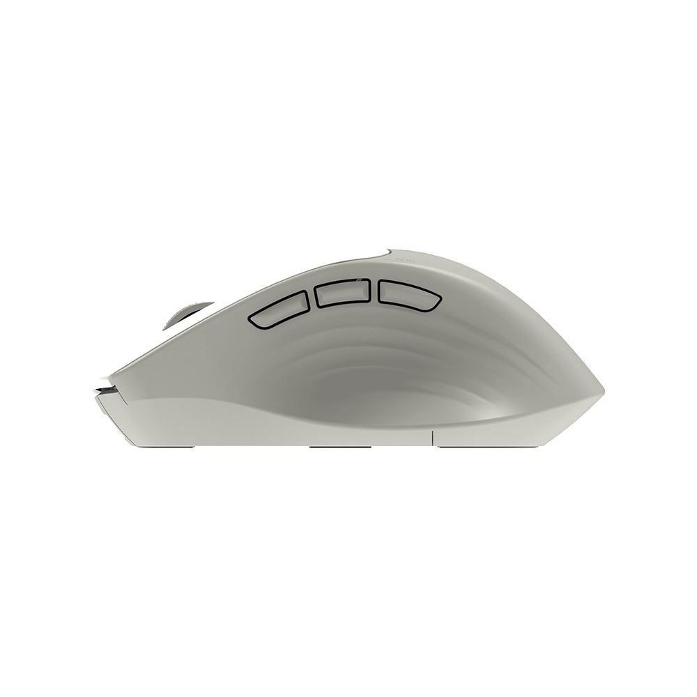 Beyaz arka plan üzerinde üç yan düğmeye sahip açık gri ergonomik bilgisayar faresinin yandan görünümü.