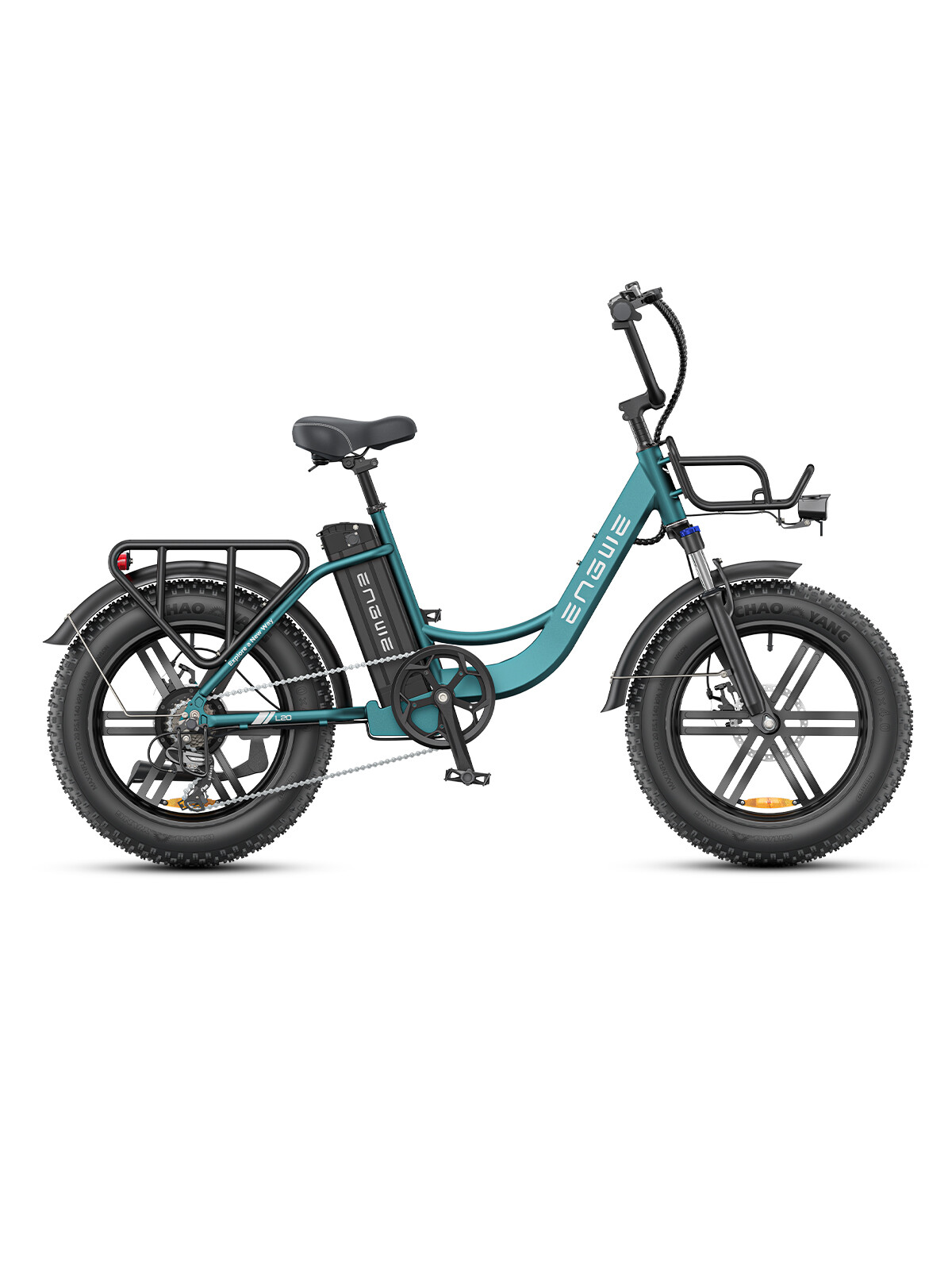 Una bicicletta elettrica verde acqua con pneumatici larghi, portapacchi anteriore e posteriore e batteria.