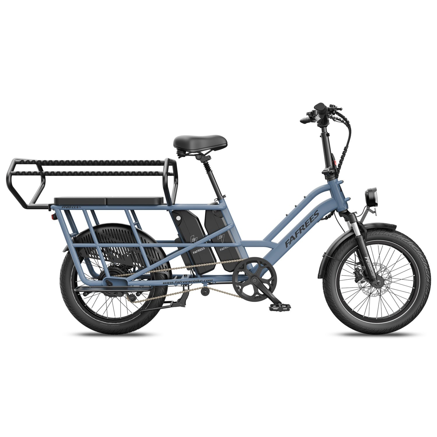 Ein blaues Fafrees Lasten-E-Bike mit schwarzem Gepäckträger und doppelten Akkus vor weißem Hintergrund.