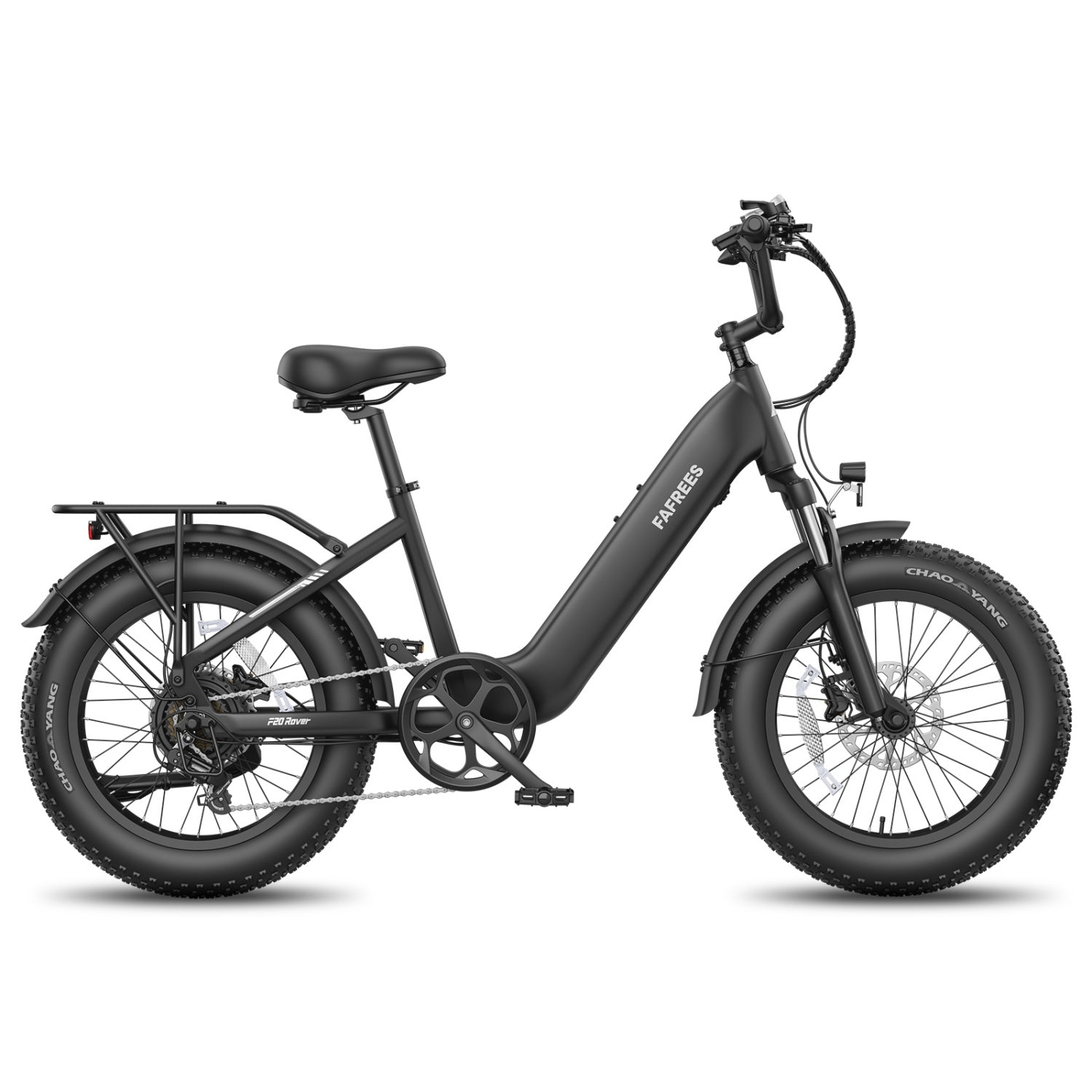 Ein schwarzes Fafrees E-Bike mit dicken Reifen, tiefem Einstieg, Gepäckträger und Vorderlicht vor weißem Hintergrund.