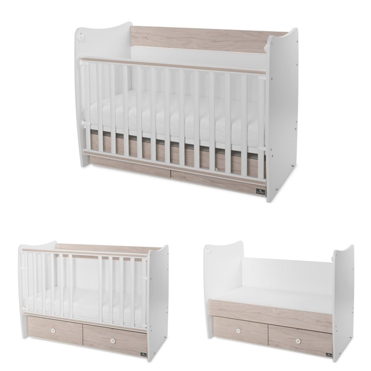 Ein weißes und holzfarbenes Babybett mit integrierten Schubladen in drei verschiedenen Ansichten auf weißem Grund.